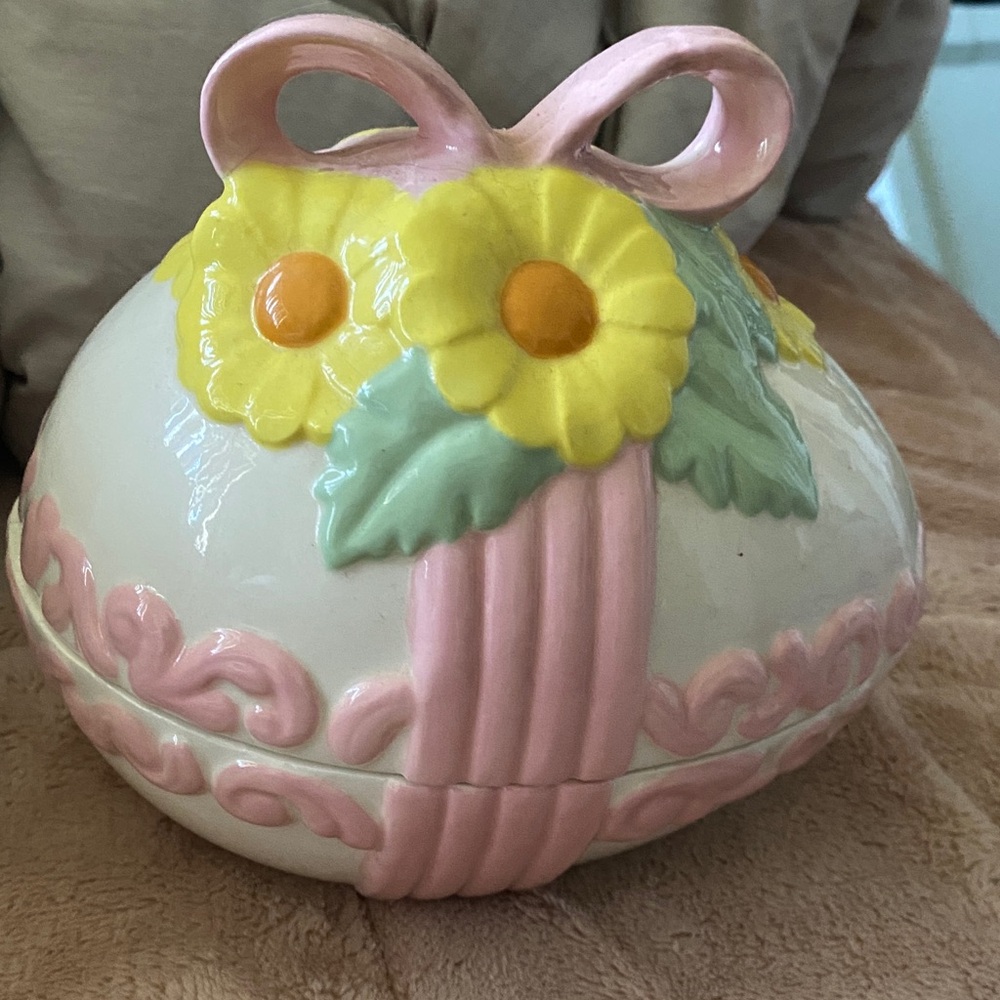 Vintage 1983 Ceramic Easter egg Box with Pink Bow and Yellow Flowers.